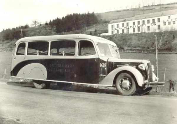 Ancien véhicule Vieux car