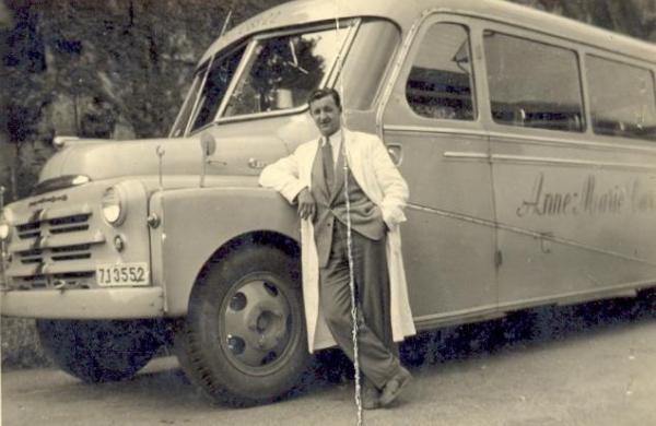 Ancien véhicule Vieux car